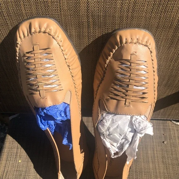 Shoes - Picture 1 of 4